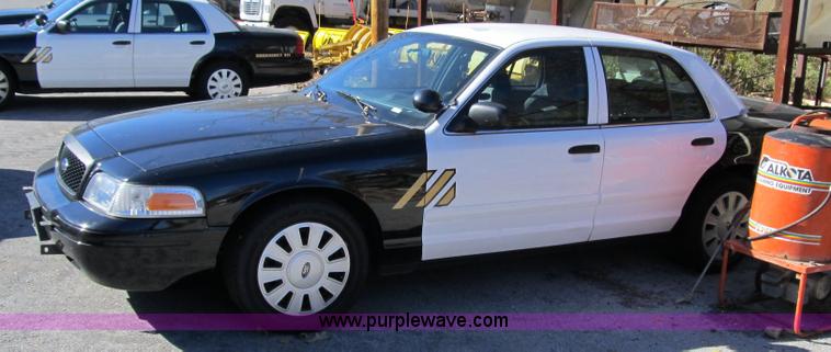 image for item 3573 2007 Ford Crown Victoria Police Interceptor