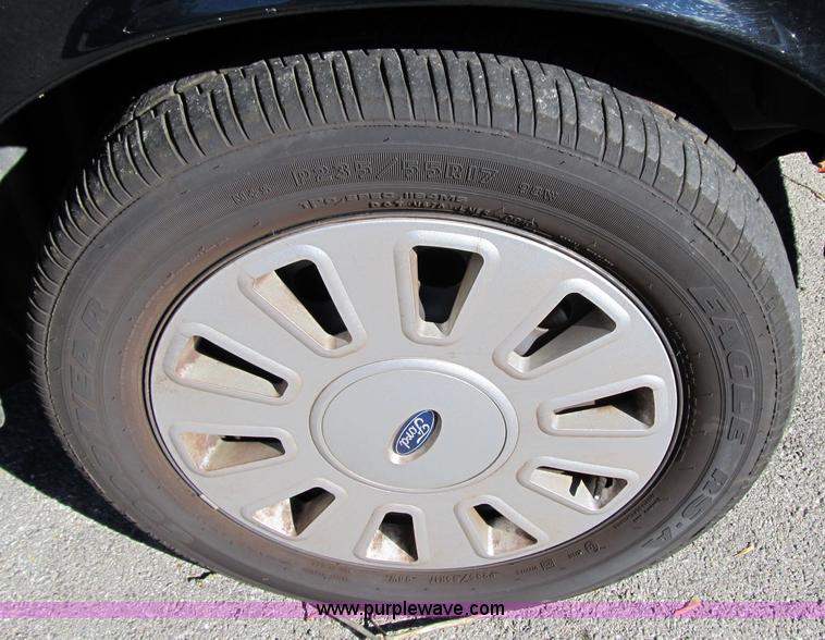 image for item 3573 2007 Ford Crown Victoria Police Interceptor