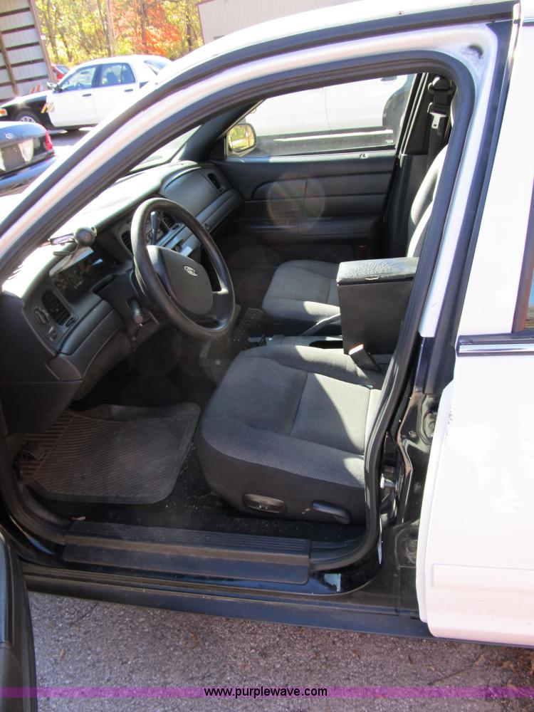 image for item 3573 2007 Ford Crown Victoria Police Interceptor