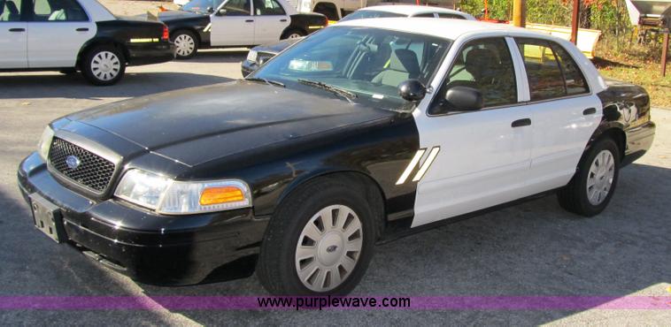 image for item 3574 2007 Ford Crown Victoria Police Interceptor