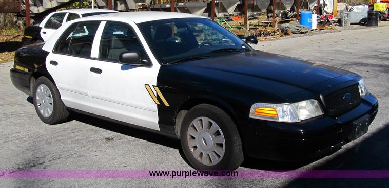 image for item 3574 2007 Ford Crown Victoria Police Interceptor