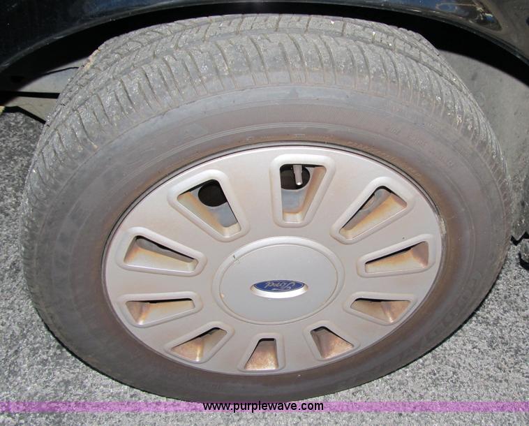 image for item 3574 2007 Ford Crown Victoria Police Interceptor