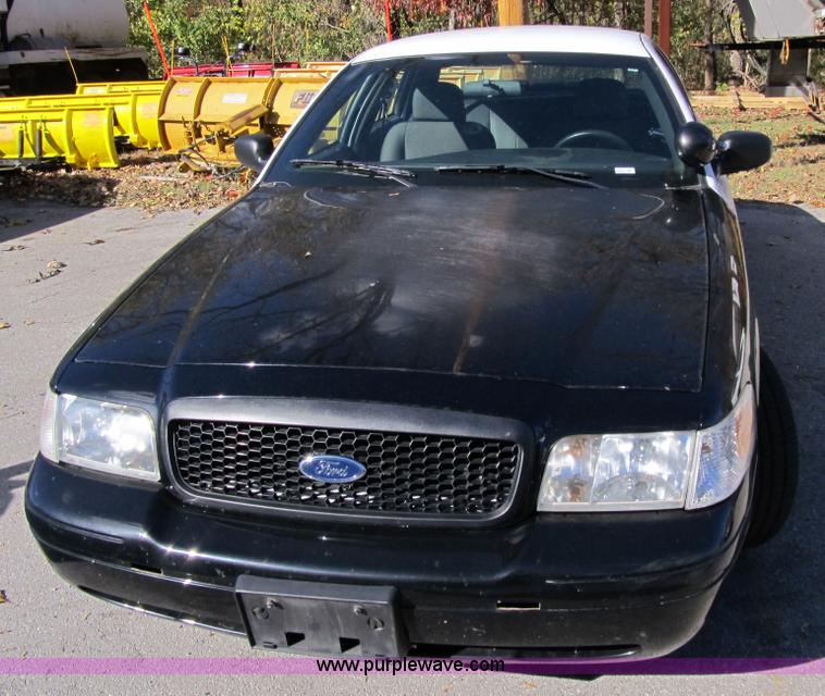 image for item 3575 2007 Ford Crown Victoria Police Interceptor