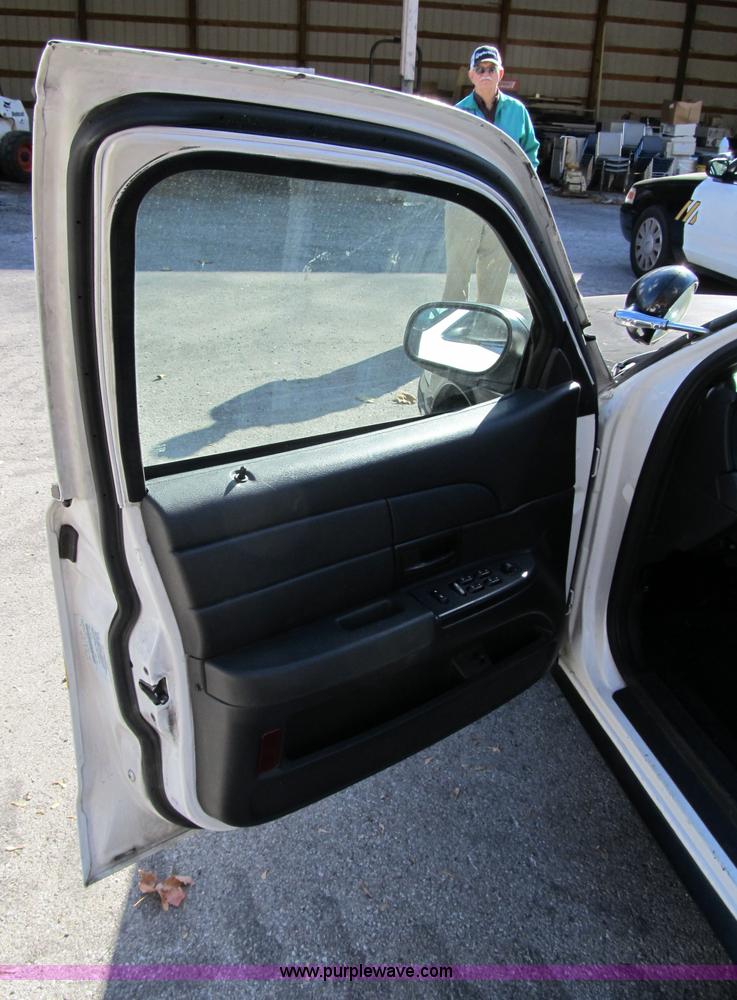 image for item 3575 2007 Ford Crown Victoria Police Interceptor