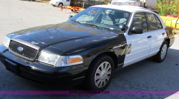 image for item 3576 2007 Ford Crown Victoria Police Interceptor
