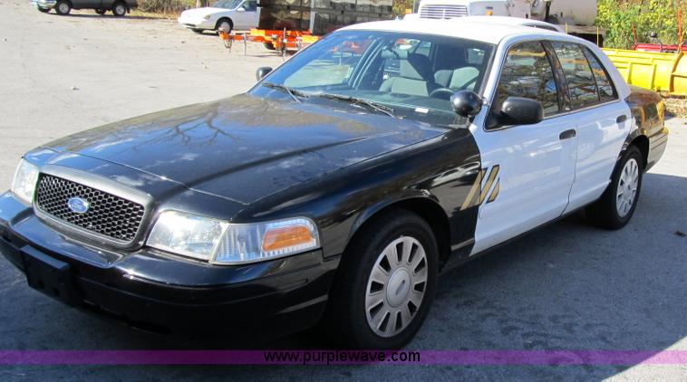 image for item 3576 2007 Ford Crown Victoria Police Interceptor