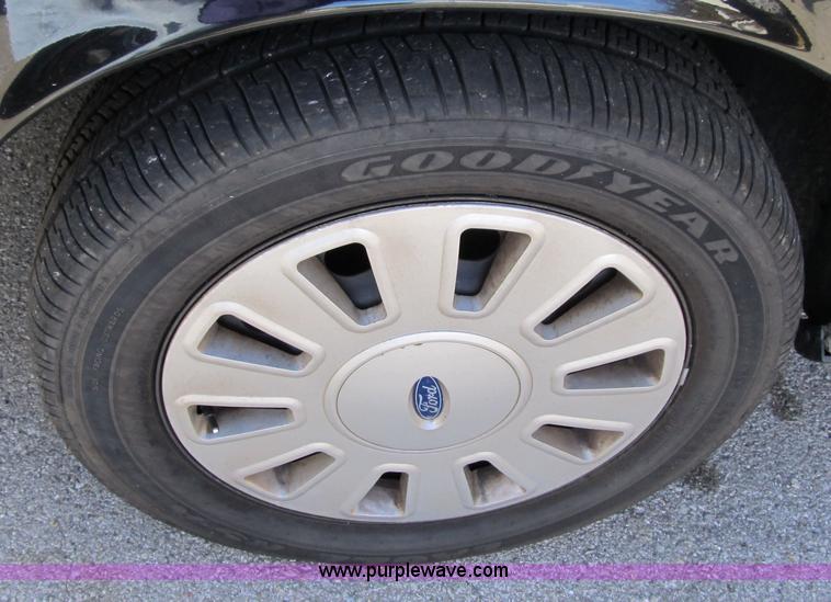 image for item 3577 2007 Ford Crown Victoria Police Interceptor