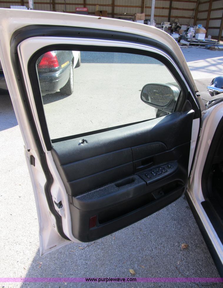 image for item 3577 2007 Ford Crown Victoria Police Interceptor