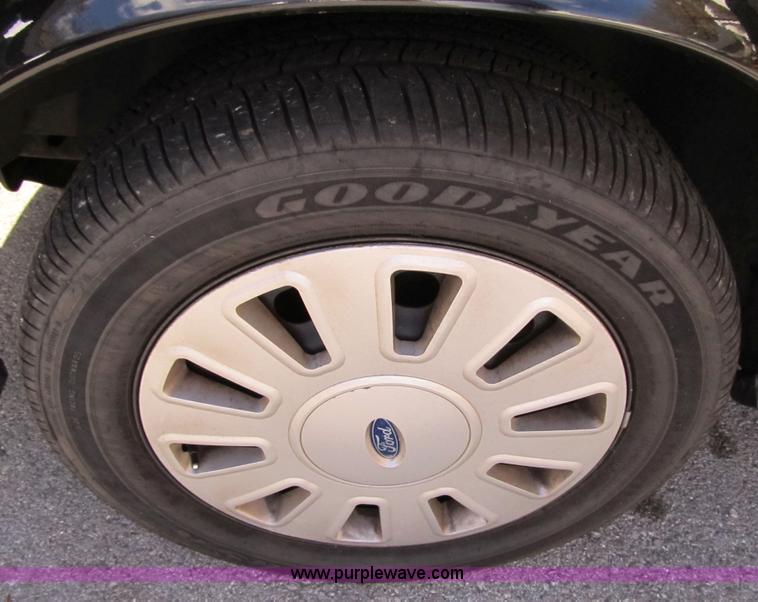 image for item 3577 2007 Ford Crown Victoria Police Interceptor