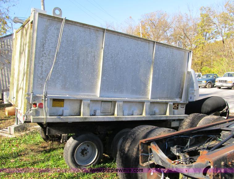 image for item 3647 2000 leaf vacuum