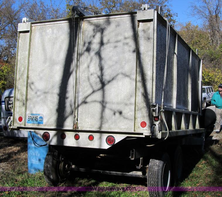 image for item 3647 2000 leaf vacuum