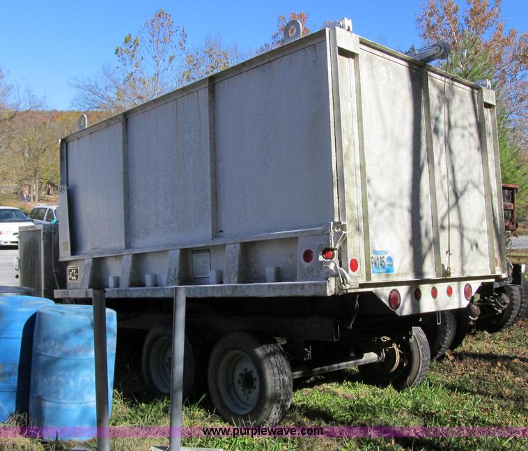 image for item 3647 2000 leaf vacuum