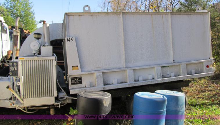 image for item 3647 2000 leaf vacuum