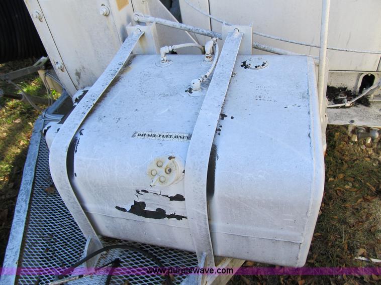 image for item 3647 2000 leaf vacuum