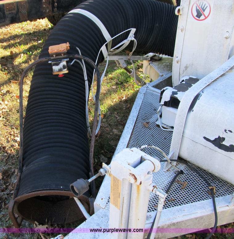 image for item 3647 2000 leaf vacuum