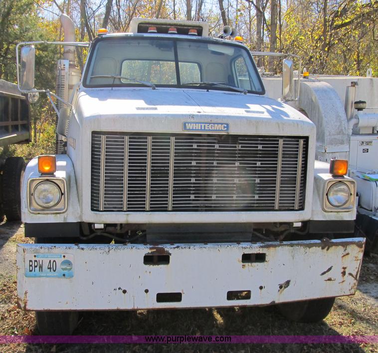 image for item 3648 1988 GMC Brigadier cab and chassis