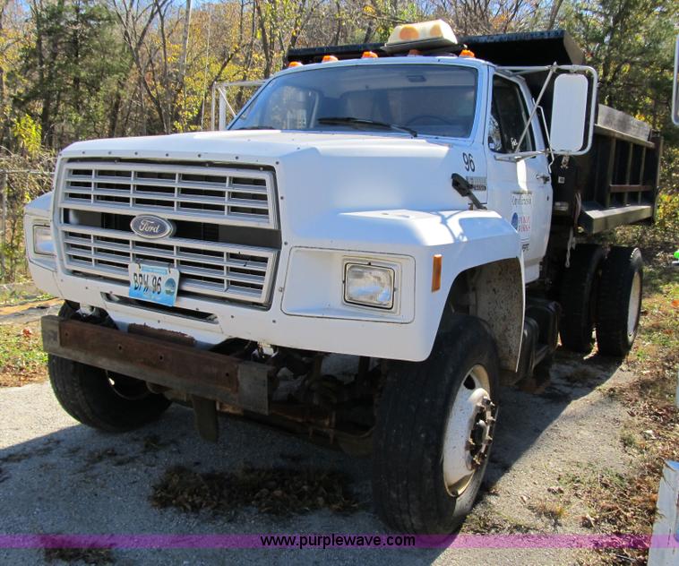 image for item 3649 1994 Ford F800F dump truck