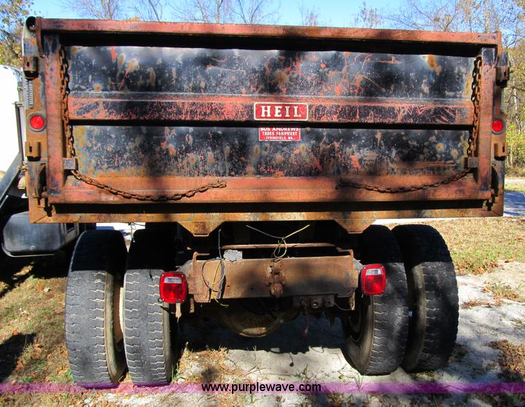 image for item 3649 1994 Ford F800F dump truck