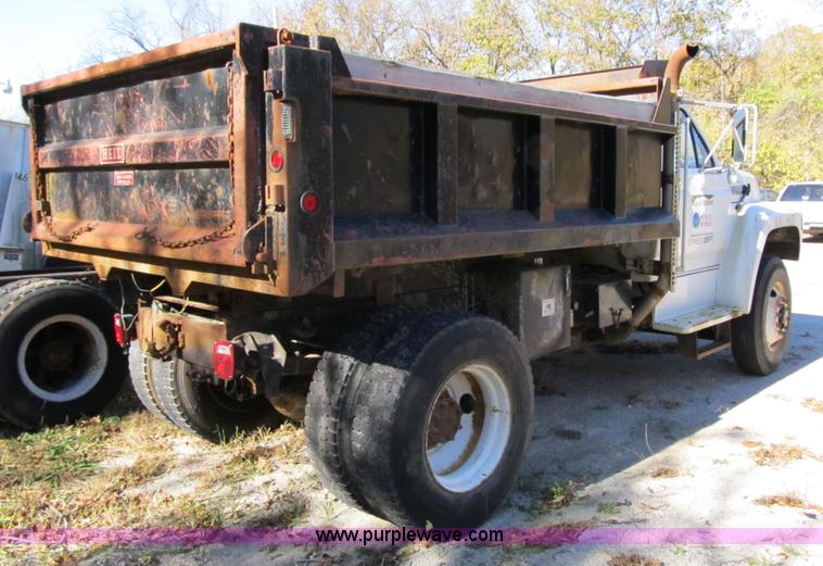 image for item 3649 1994 Ford F800F dump truck