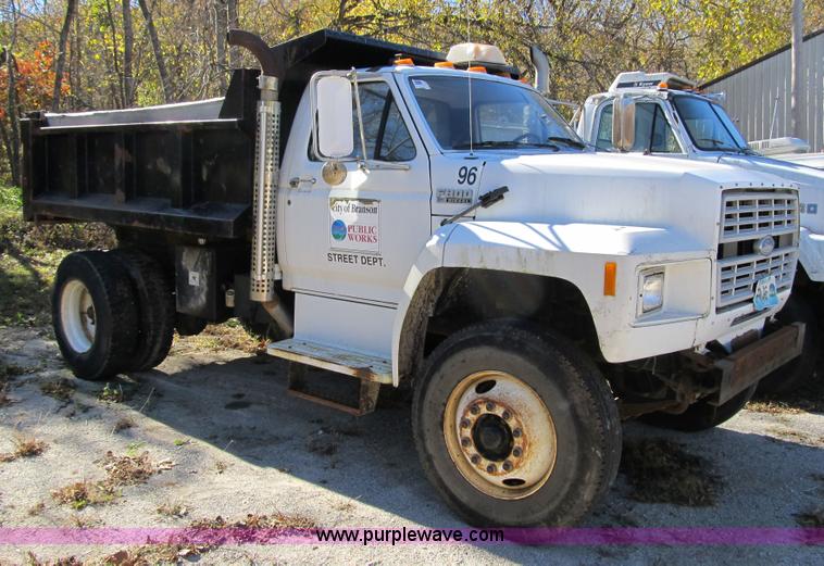 image for item 3649 1994 Ford F800F dump truck