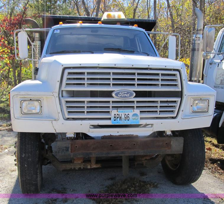 image for item 3649 1994 Ford F800F dump truck