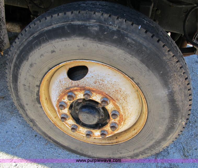 image for item 3649 1994 Ford F800F dump truck