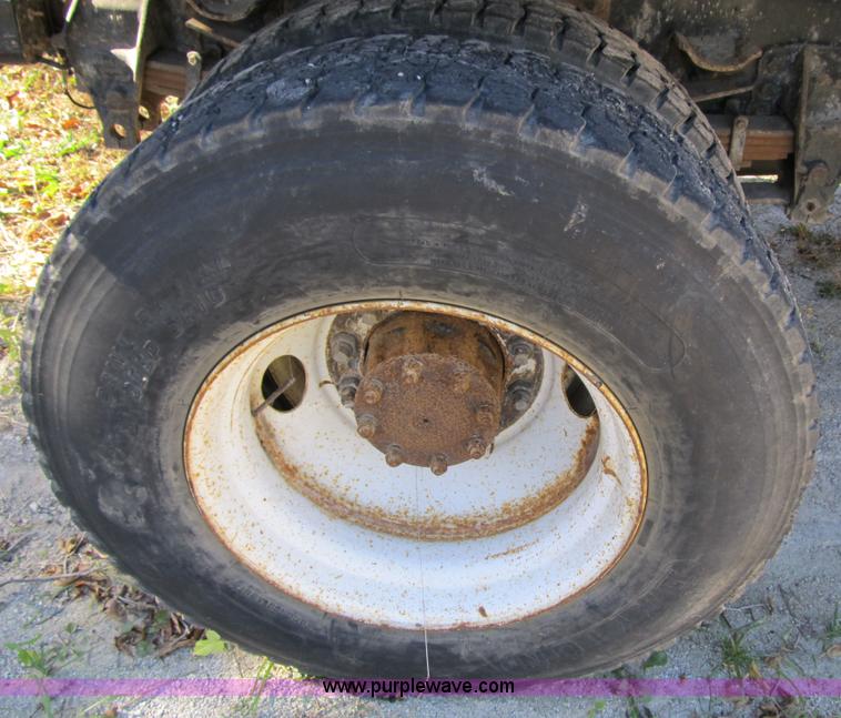 image for item 3649 1994 Ford F800F dump truck