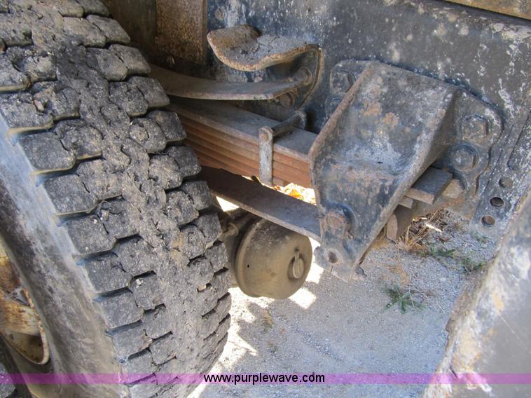 image for item 3649 1994 Ford F800F dump truck