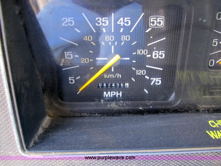 image for item 3649 1994 Ford F800F dump truck