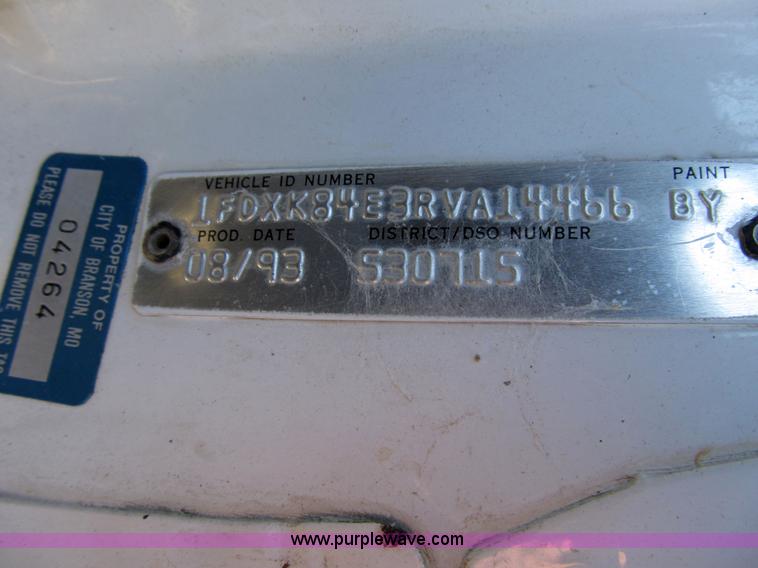 image for item 3649 1994 Ford F800F dump truck