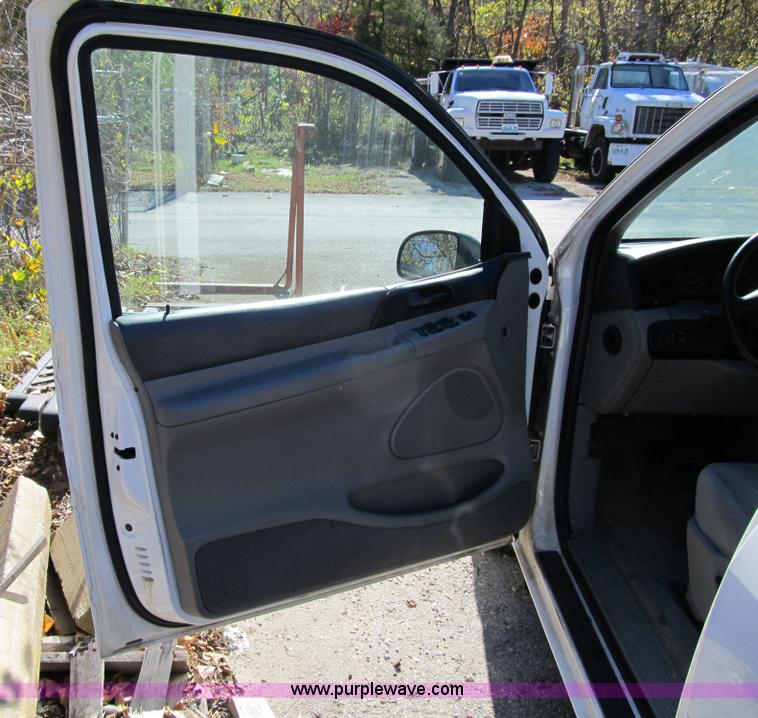 image for item 3650 1998 Ford Windstar