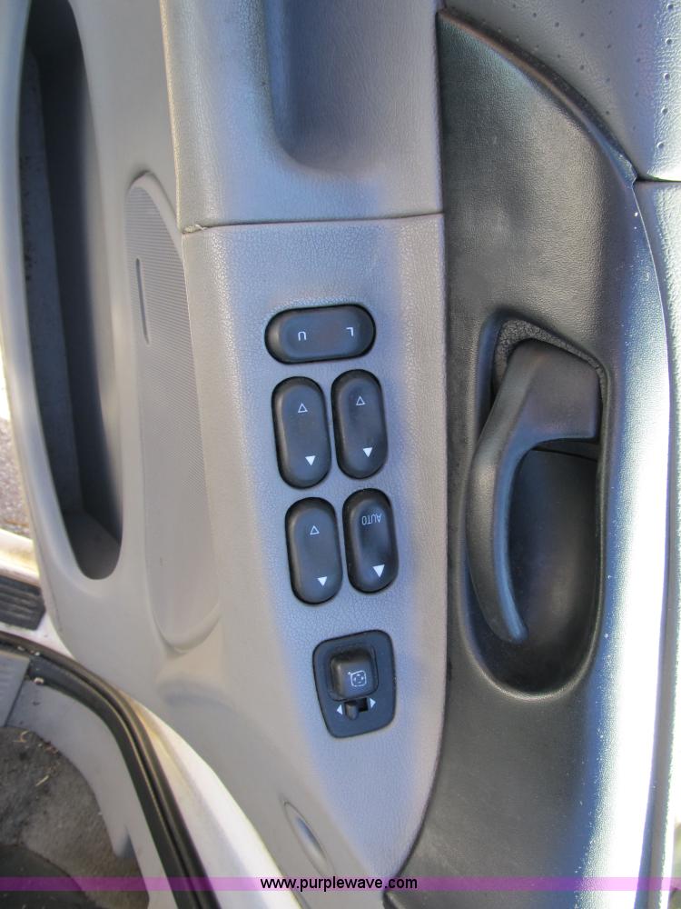 image for item 3650 1998 Ford Windstar