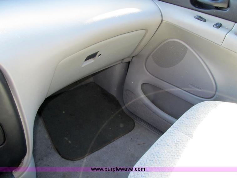 image for item 3650 1998 Ford Windstar