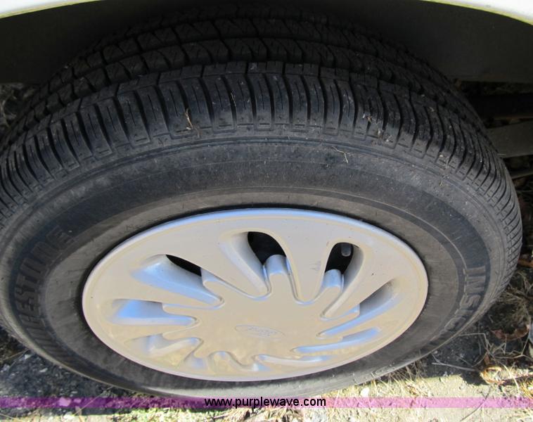 image for item 3650 1998 Ford Windstar