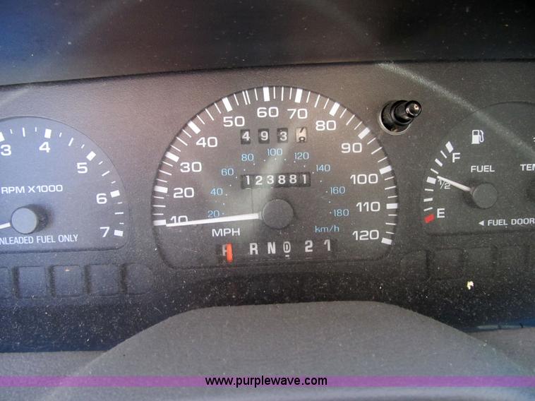 image for item 3651 1998 Ford Windstar GL