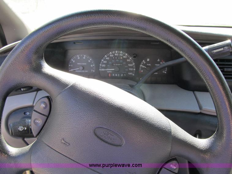 image for item 3651 1998 Ford Windstar GL