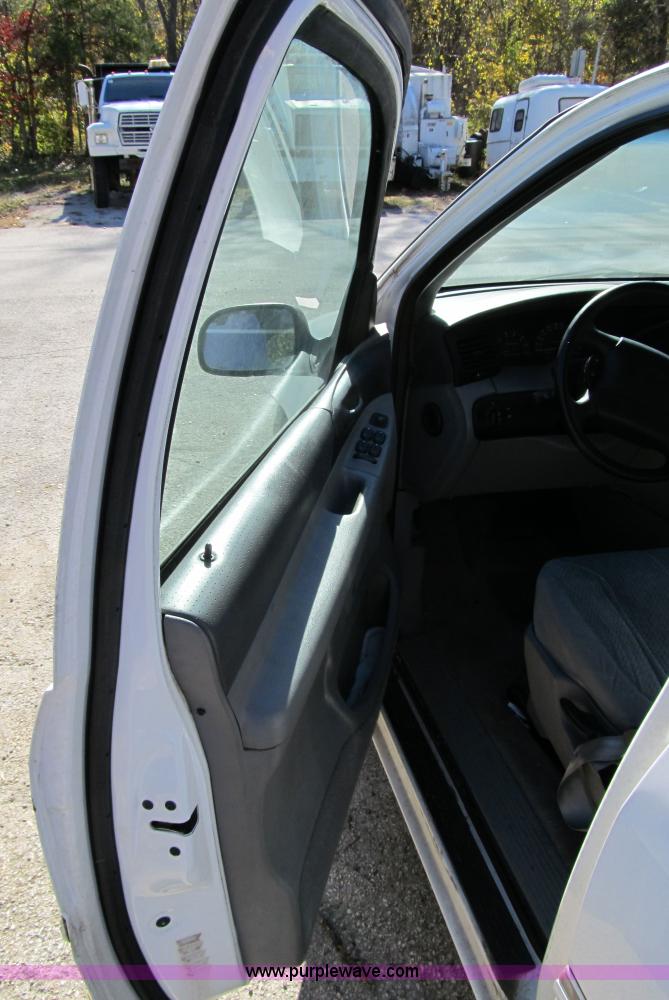 image for item 3651 1998 Ford Windstar GL