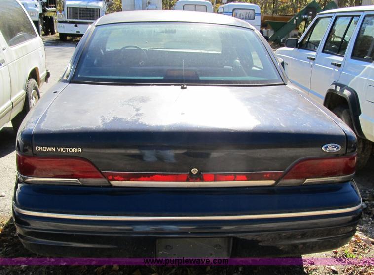 image for item 3653 1993 Ford Crown Victoria Police Interceptor