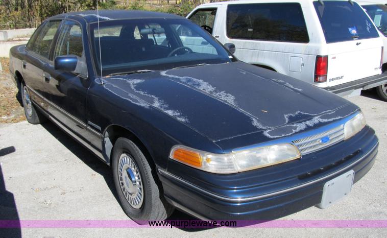 image for item 3653 1993 Ford Crown Victoria Police Interceptor