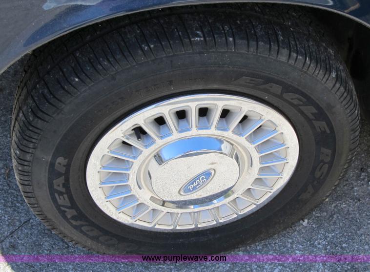 image for item 3653 1993 Ford Crown Victoria Police Interceptor