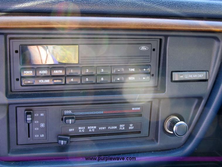 image for item 3653 1993 Ford Crown Victoria Police Interceptor