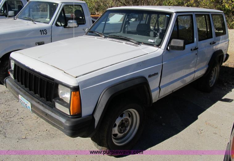 image for item 3654 1994 Jeep Cherokee