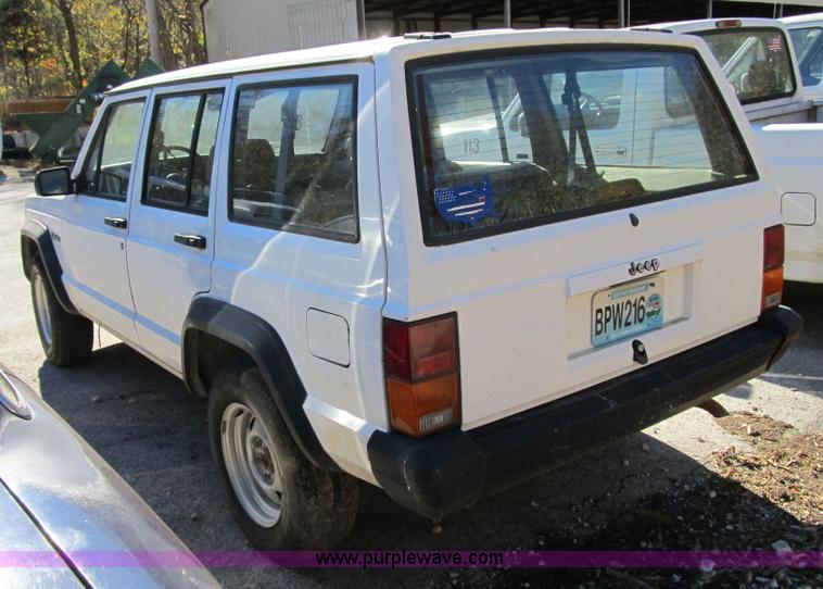 image for item 3654 1994 Jeep Cherokee