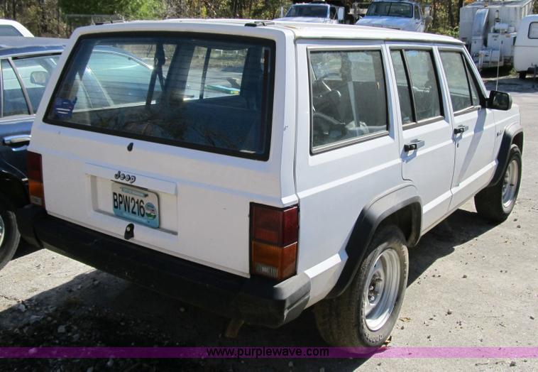 image for item 3654 1994 Jeep Cherokee