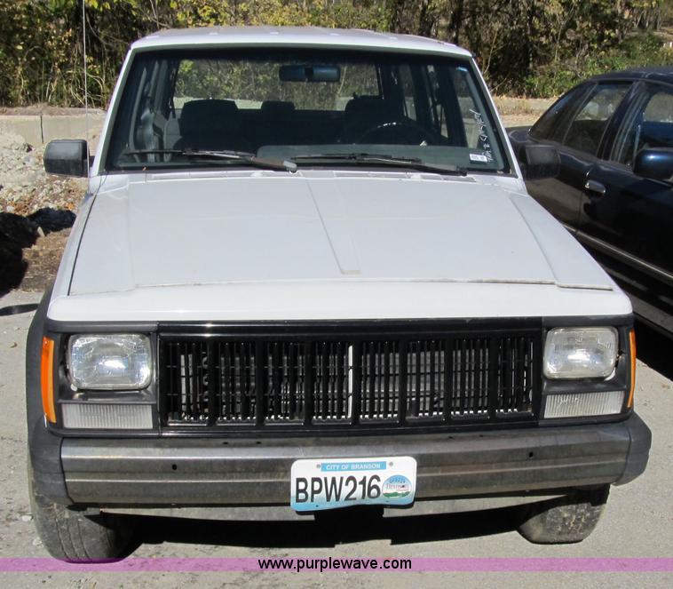 image for item 3654 1994 Jeep Cherokee