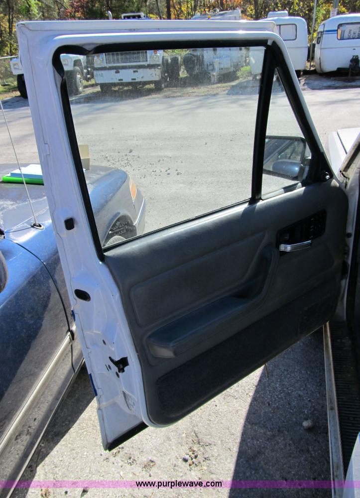 image for item 3654 1994 Jeep Cherokee