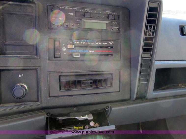 image for item 3654 1994 Jeep Cherokee