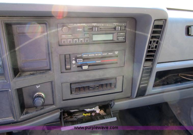 image for item 3654 1994 Jeep Cherokee