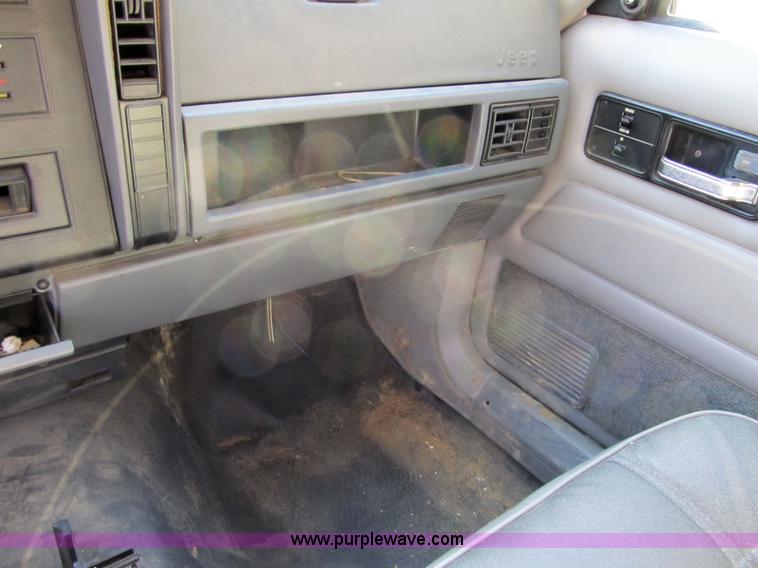 image for item 3654 1994 Jeep Cherokee