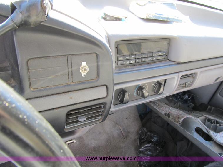 image for item 3655 1995 Ford F150 XL pickup truck